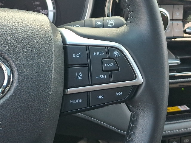 Used 2024 Toyota Highlander XSE AWD/4WD image 8