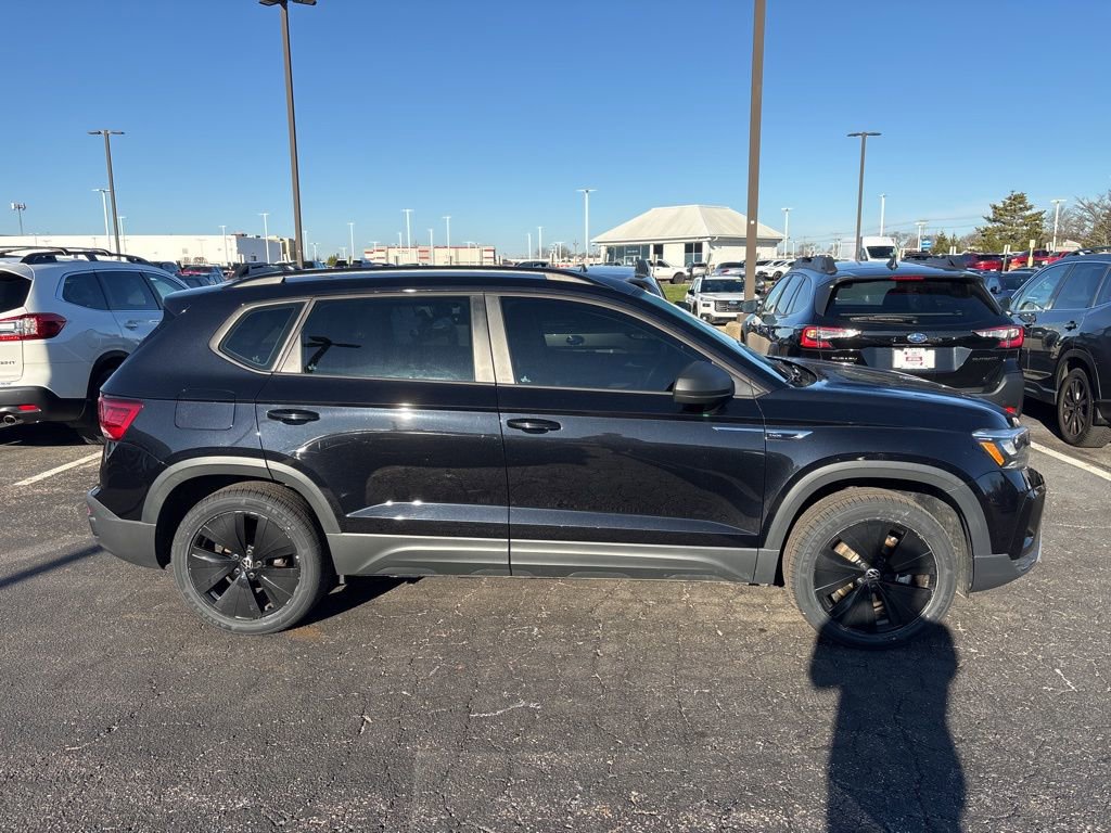 Used 2022 Volkswagen Taos S image 2