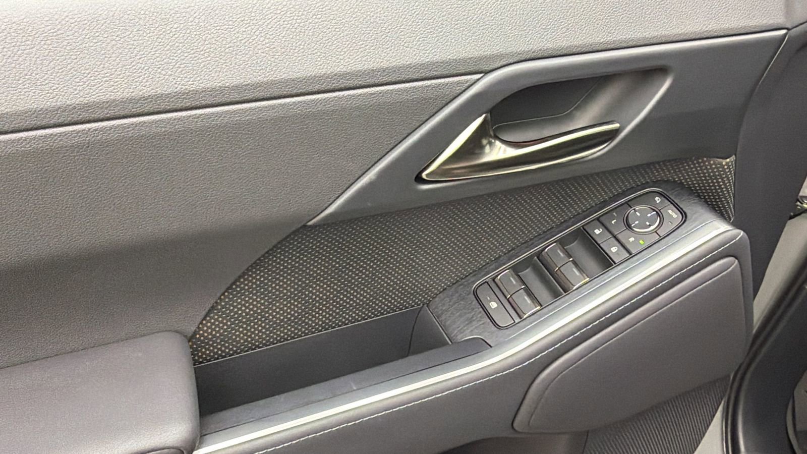 Used 2025 Lexus GX 550 w/ Accessory Package (2T) image 31