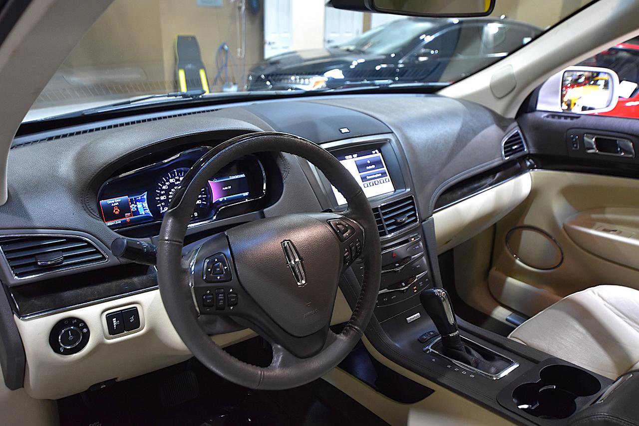 Used 2019 Lincoln MKT AWD image 15
