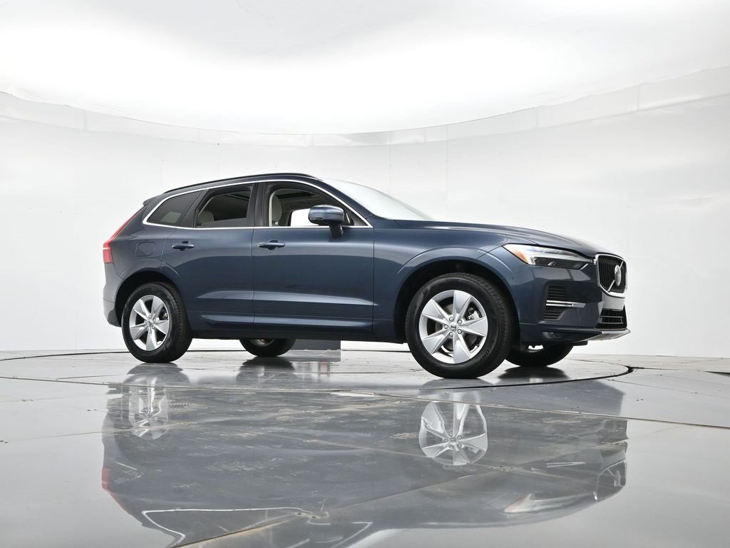 Used 2022 Volvo XC60 B5 Momentum image 30