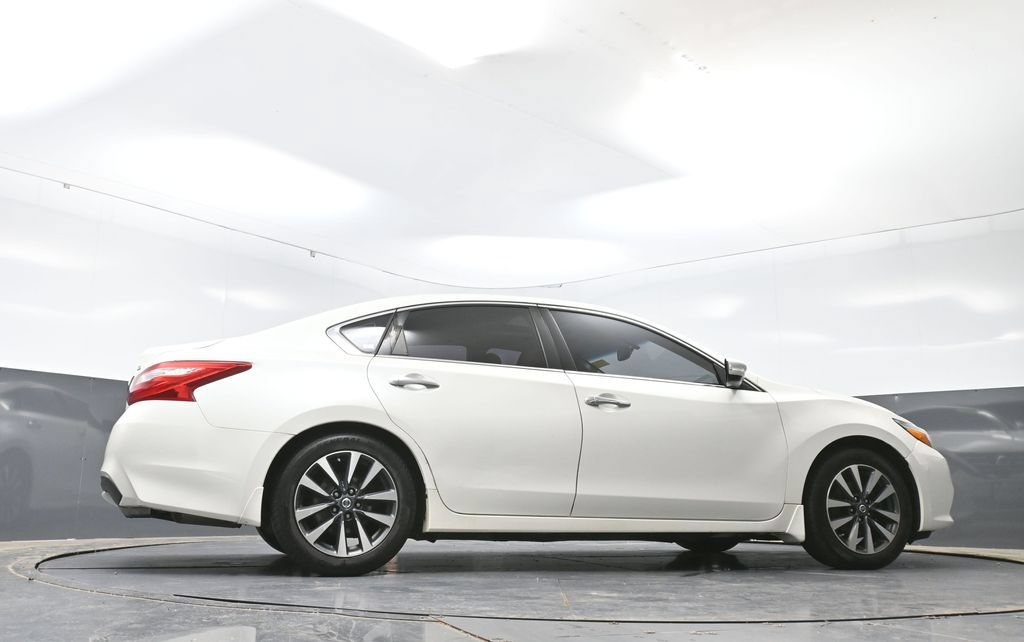 Used 2016 Nissan Altima 2.5 SL w/ 2.5 Technology Package FWD image 49