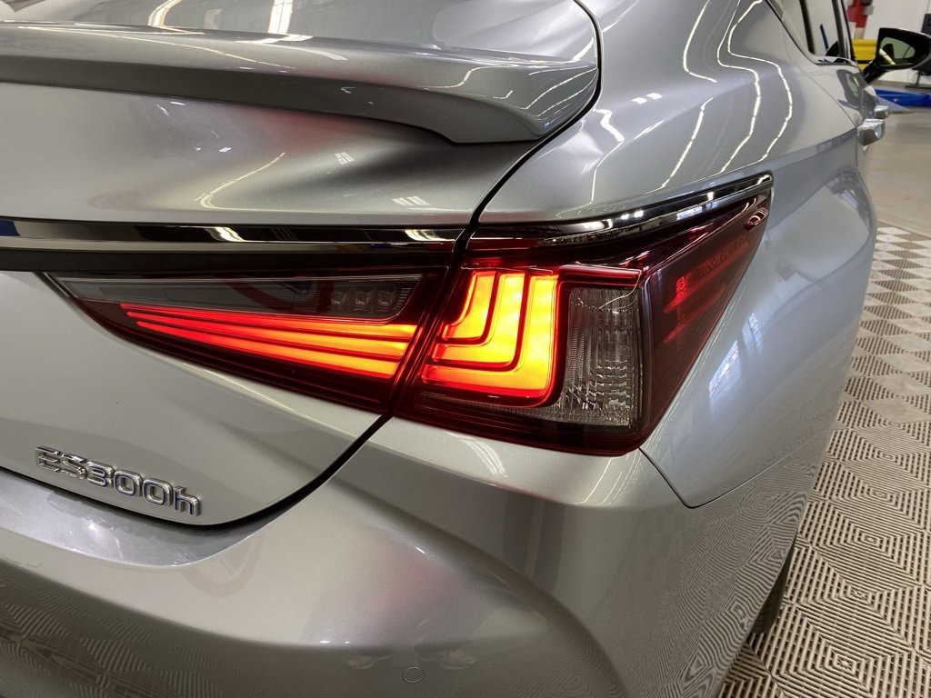 Used 2022 Lexus ES 300h F Sport image 14