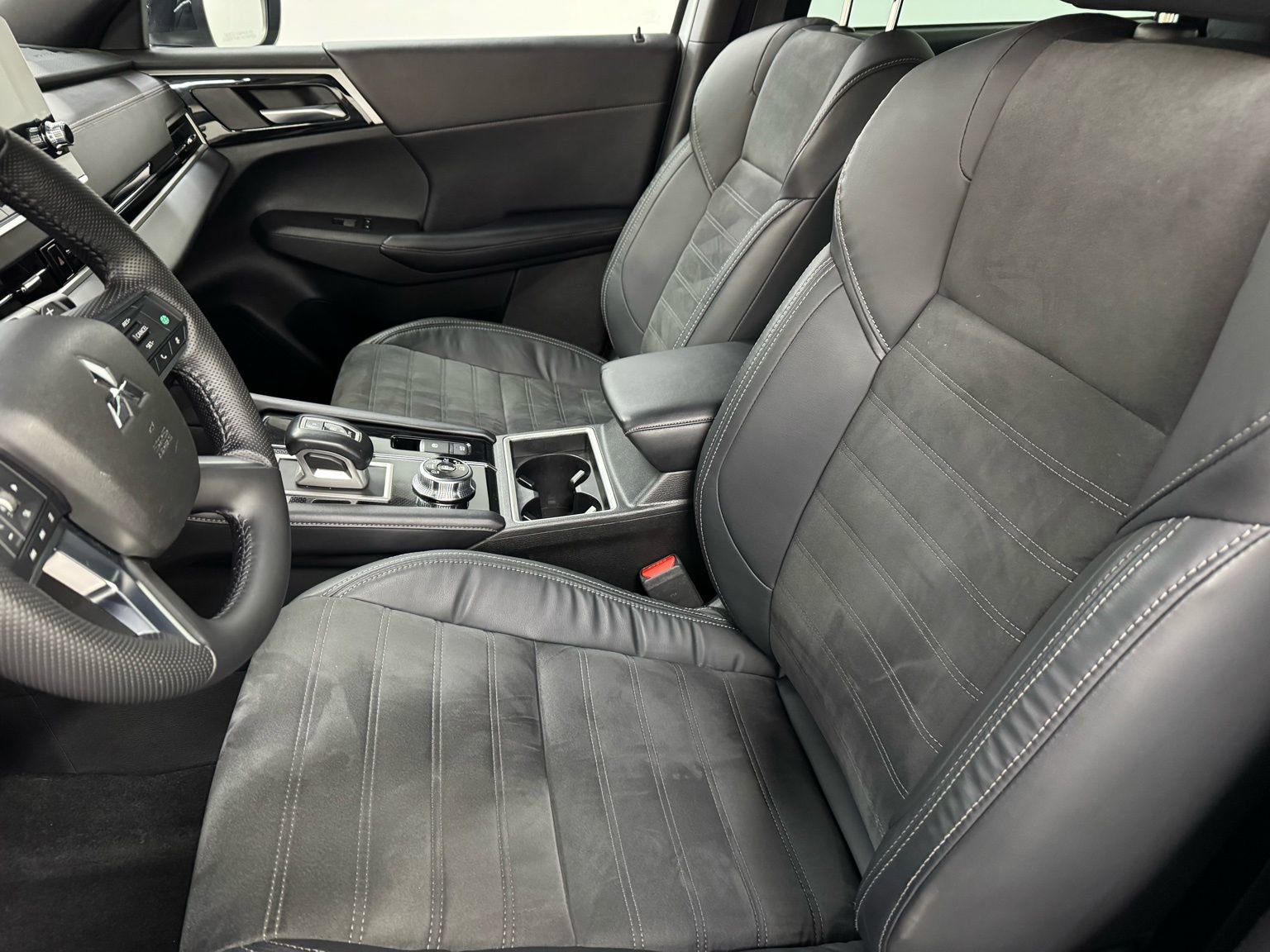 Used 2023 Mitsubishi Outlander SE Black Edition image 10