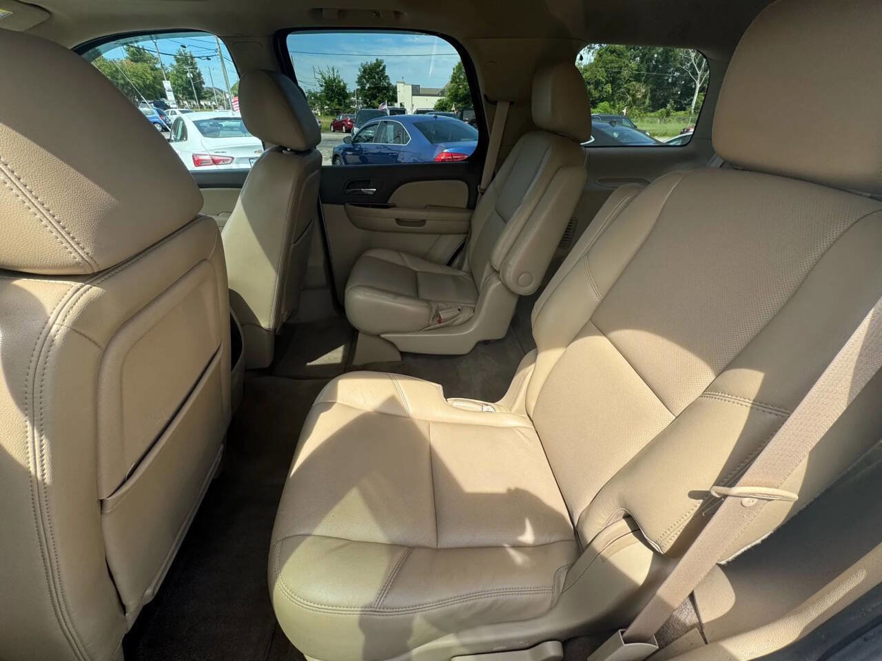 Used 2011 Chevrolet Tahoe LTZ AWD/4WD image 16