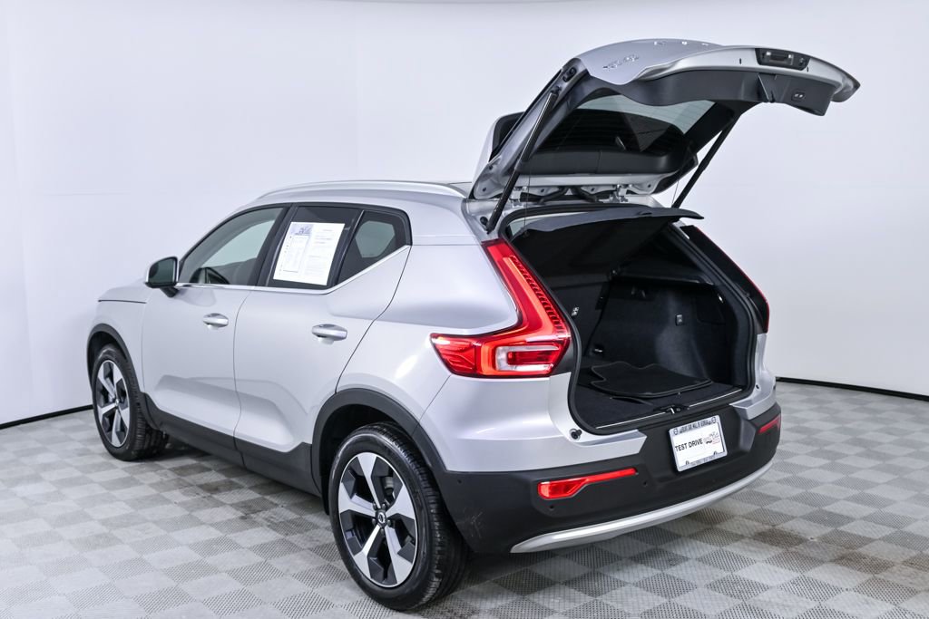 Certified 2025 Volvo XC40 B5 Plus image 33
