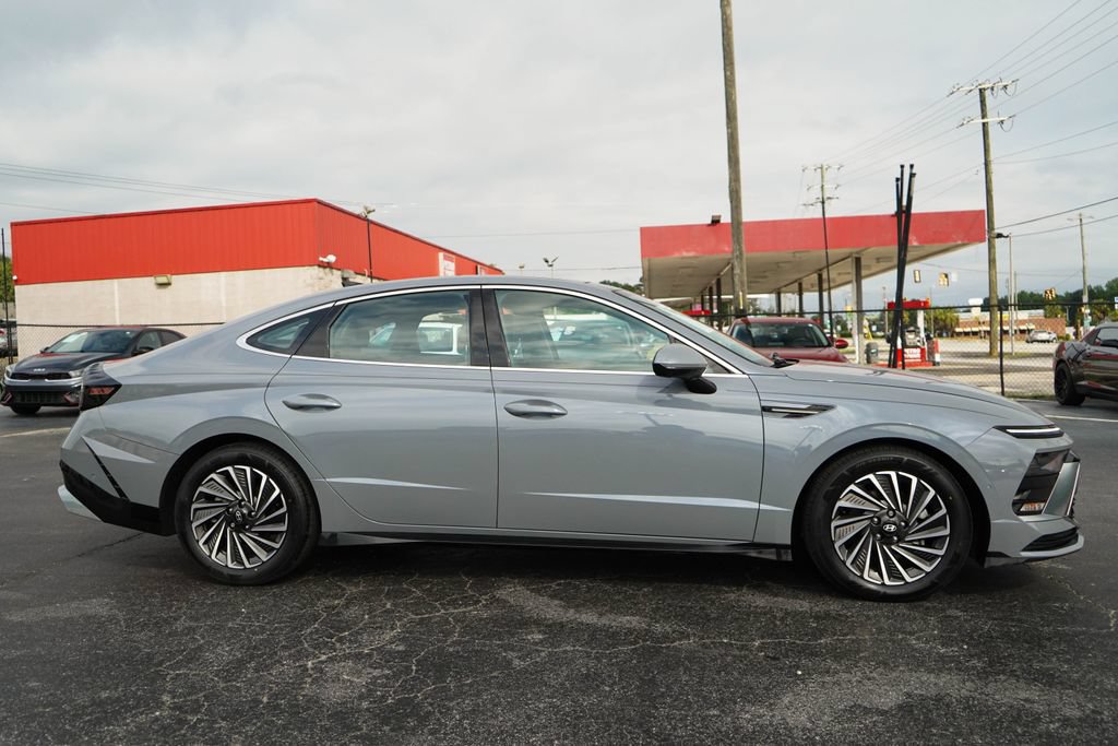 Used 2024 Hyundai Sonata Limited FWD image 2