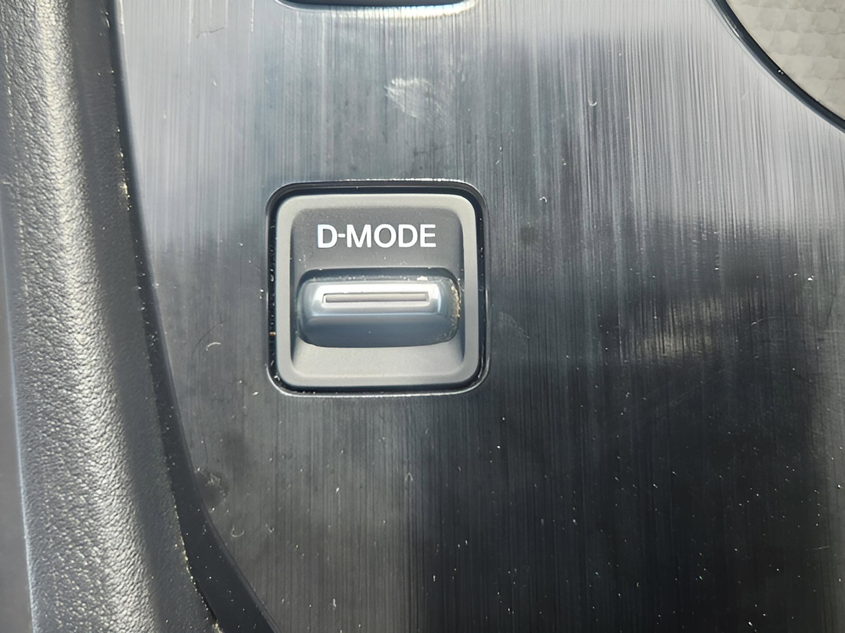 Used 2024 Nissan Rogue S FWD image 18