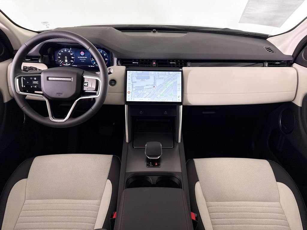 Used 2025 Land Rover Discovery Sport S image 9