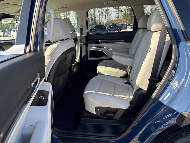 Used 2024 Kia Telluride S image 15
