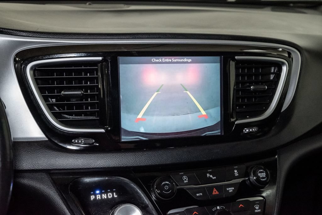 Used 2019 Chrysler Pacifica Touring Plus w/ S Appearance Package FWD image 17