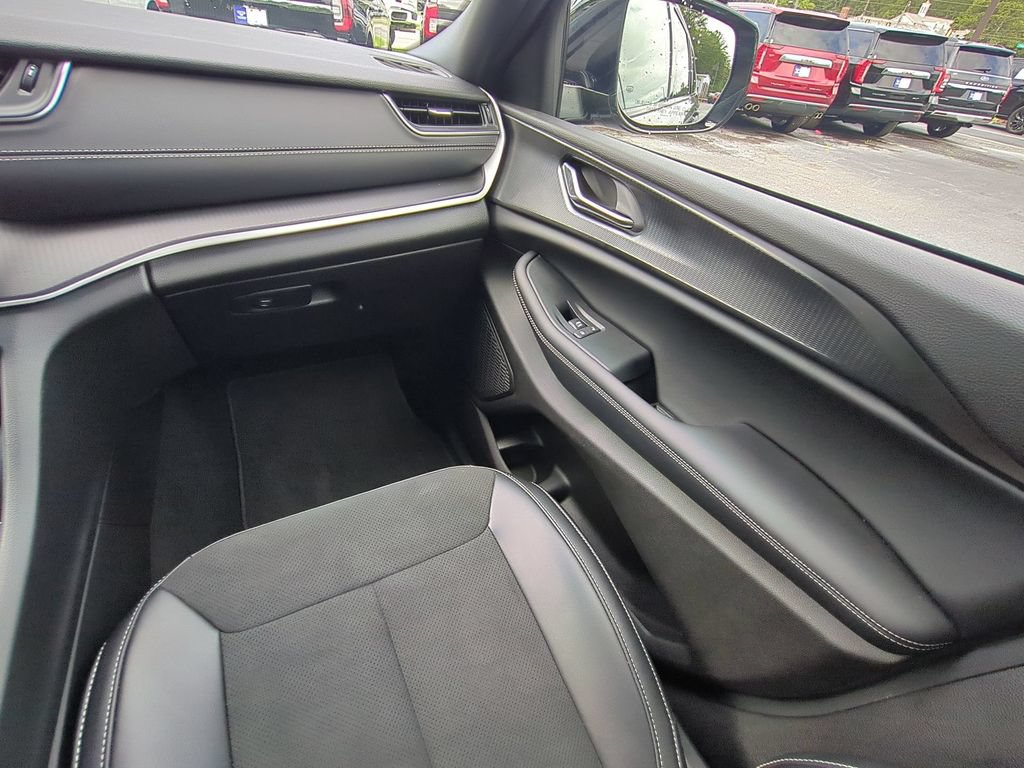 Used 2025 Jeep Grand Cherokee L Altitude AWD/4WD image 19