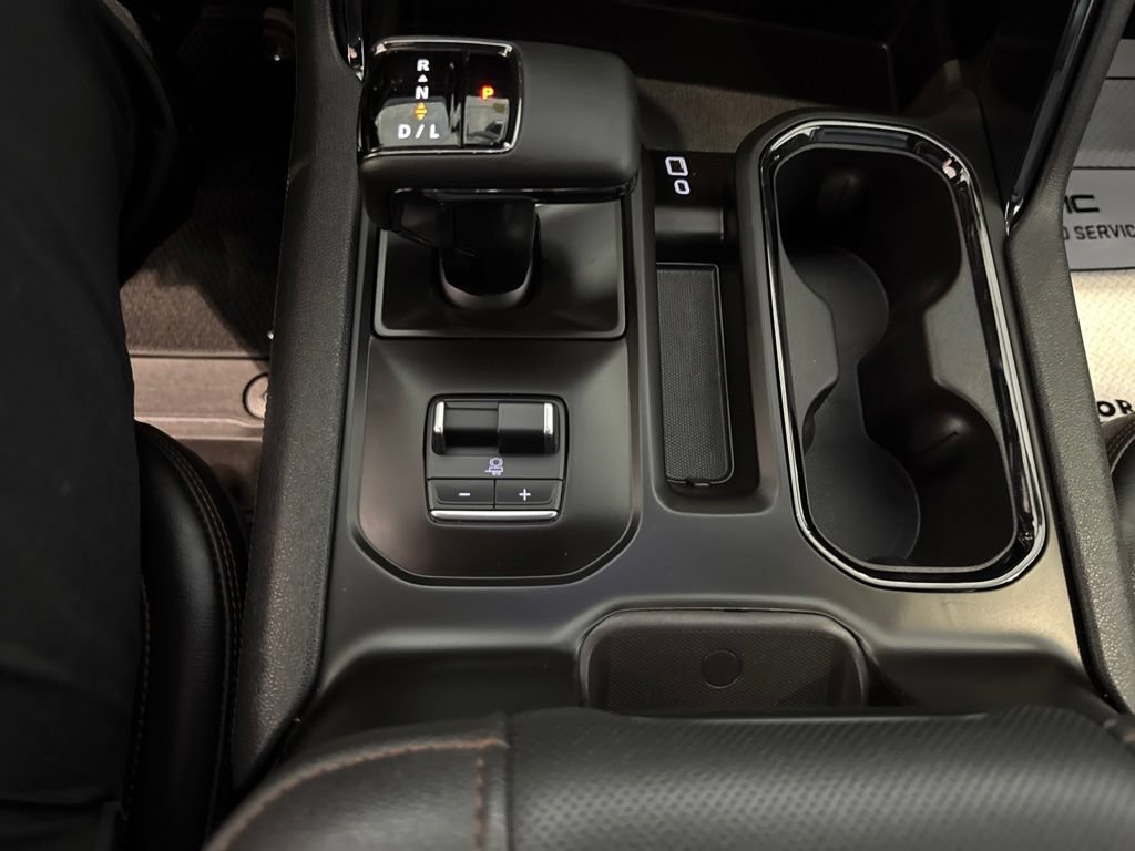Used 2025 GMC Sierra 1500 AT4 w/ AT4 Premium Package AWD/4WD image 28