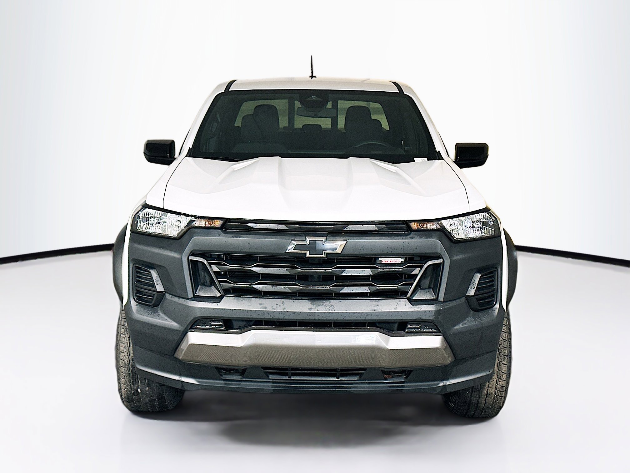 Used 2024 Chevrolet Colorado Trail Boss w/ Advanced Trailering Package image 2