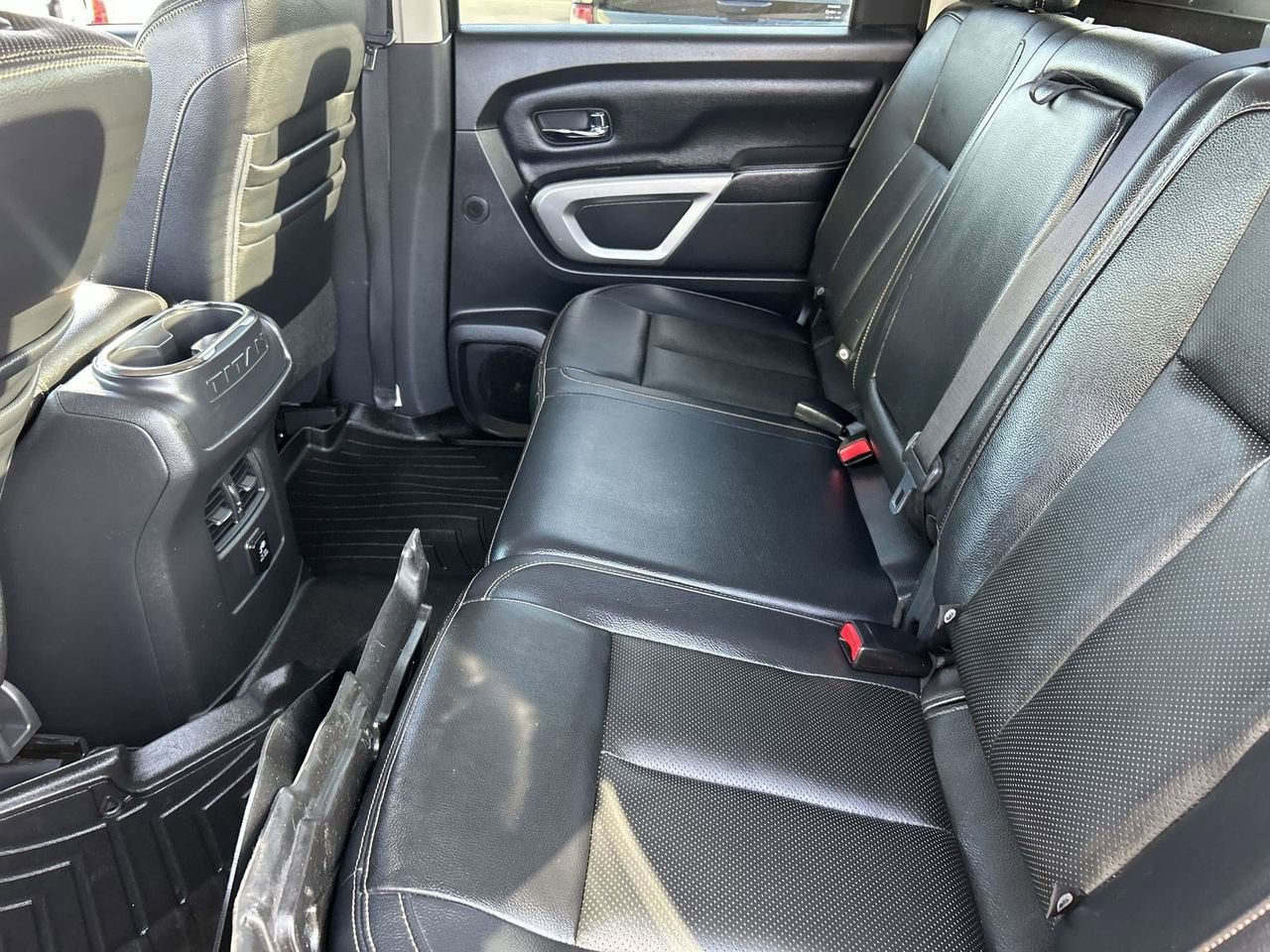 Used 2016 Nissan Titan SL AWD/4WD image 14
