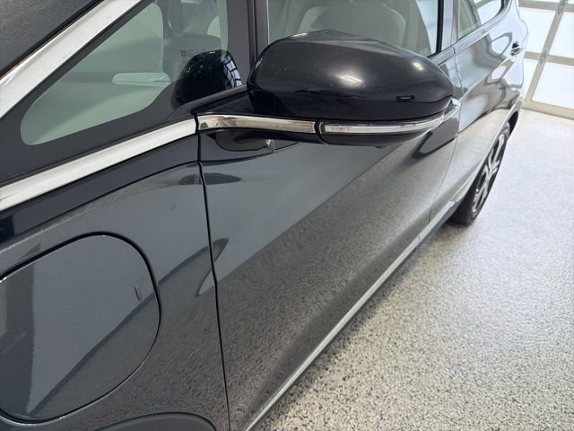 Used 2020 Chevrolet Bolt Premier w/ Infotainment Package image 32