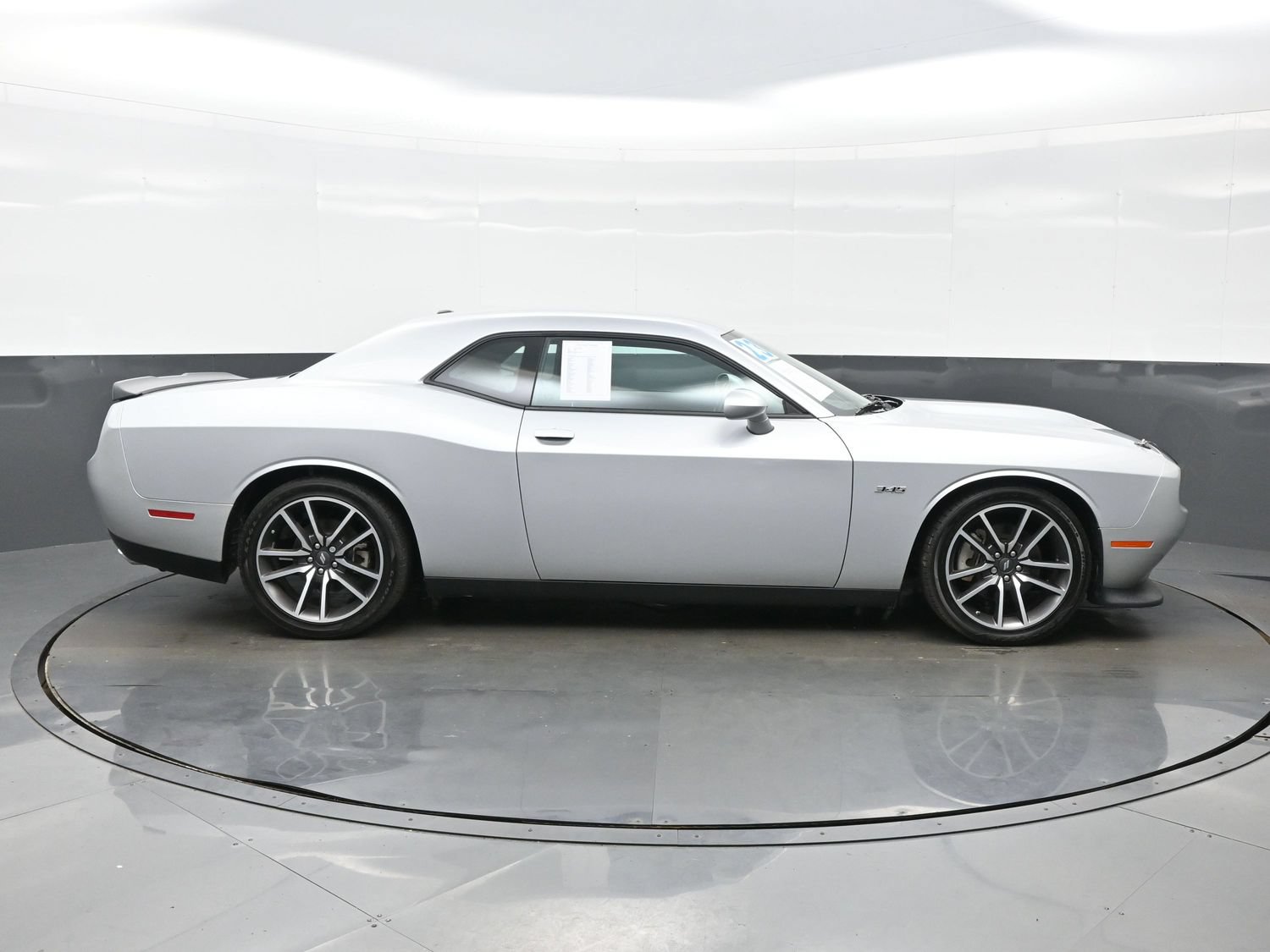 Used 2023 Dodge Challenger R/T RWD image 10