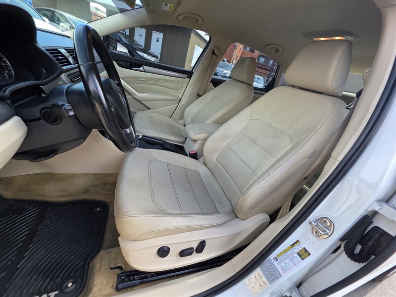 Used 2015 Volkswagen Passat 1.8T Limited Edition FWD image 16
