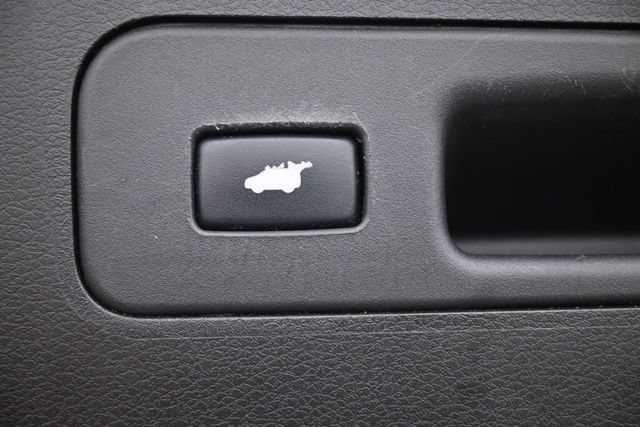 Used 2017 Acura MDX w/ Advance Package FWD image 29