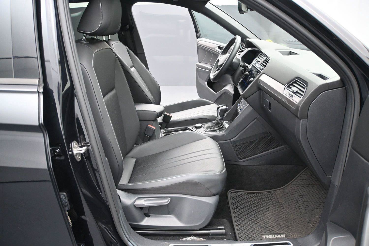 Used 2023 Volkswagen Tiguan SE R-Line AWD/4WD image 16