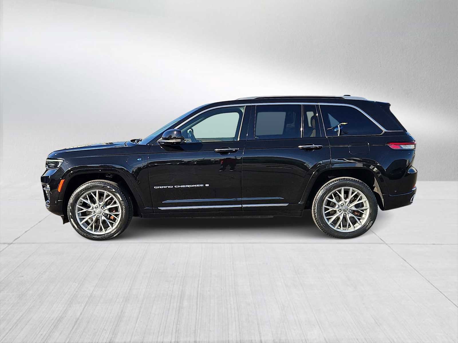 Used 2022 Jeep Grand Cherokee Summit w/ Luxury Tech Group V image 5