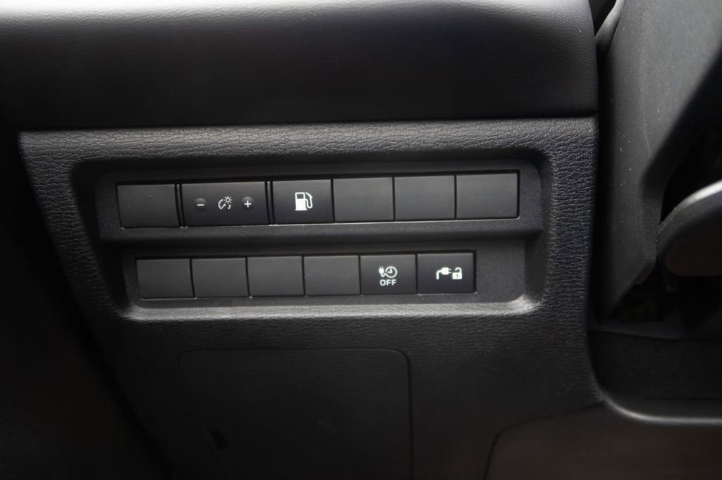 New 2025 Mitsubishi Outlander ES image 27