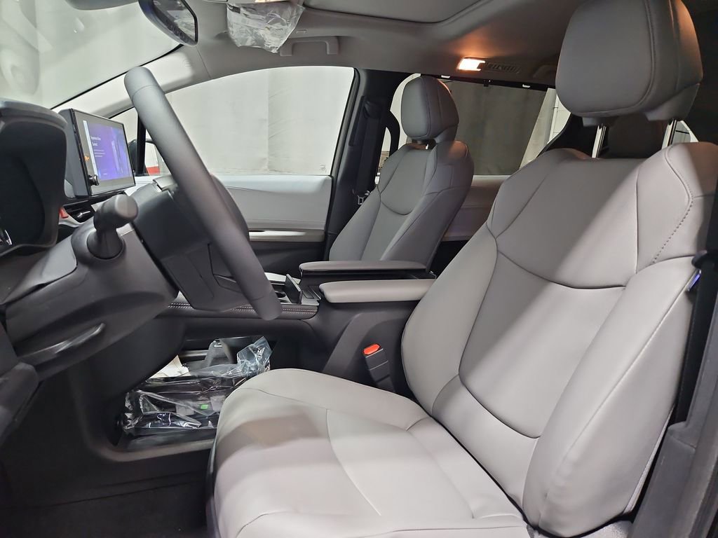 New 2026 Toyota Sienna XLE image 25