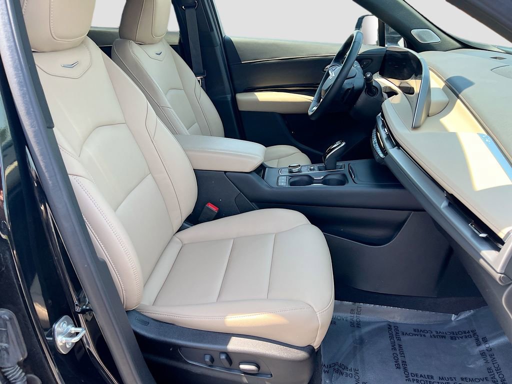 Used 2024 Cadillac XT4 Luxury w/ Cold Weather Package AWD/4WD image 28