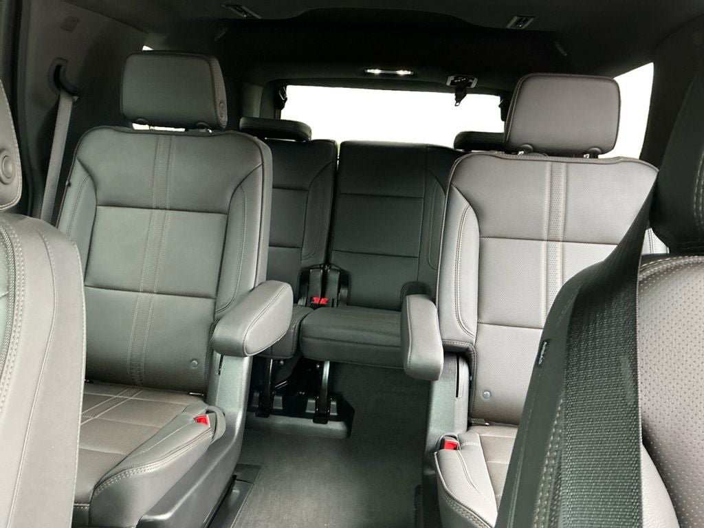 Used 2025 Chevrolet Tahoe High Country AWD/4WD image 13