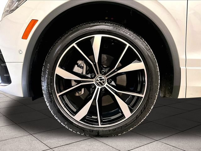 Used 2024 Volkswagen Tiguan SEL R-Line AWD/4WD image 8