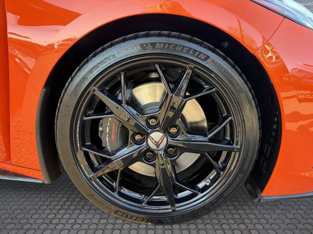 Used 2021 Chevrolet Corvette Stingray Premium Conv w/ Z51 Performance Package RWD image 10