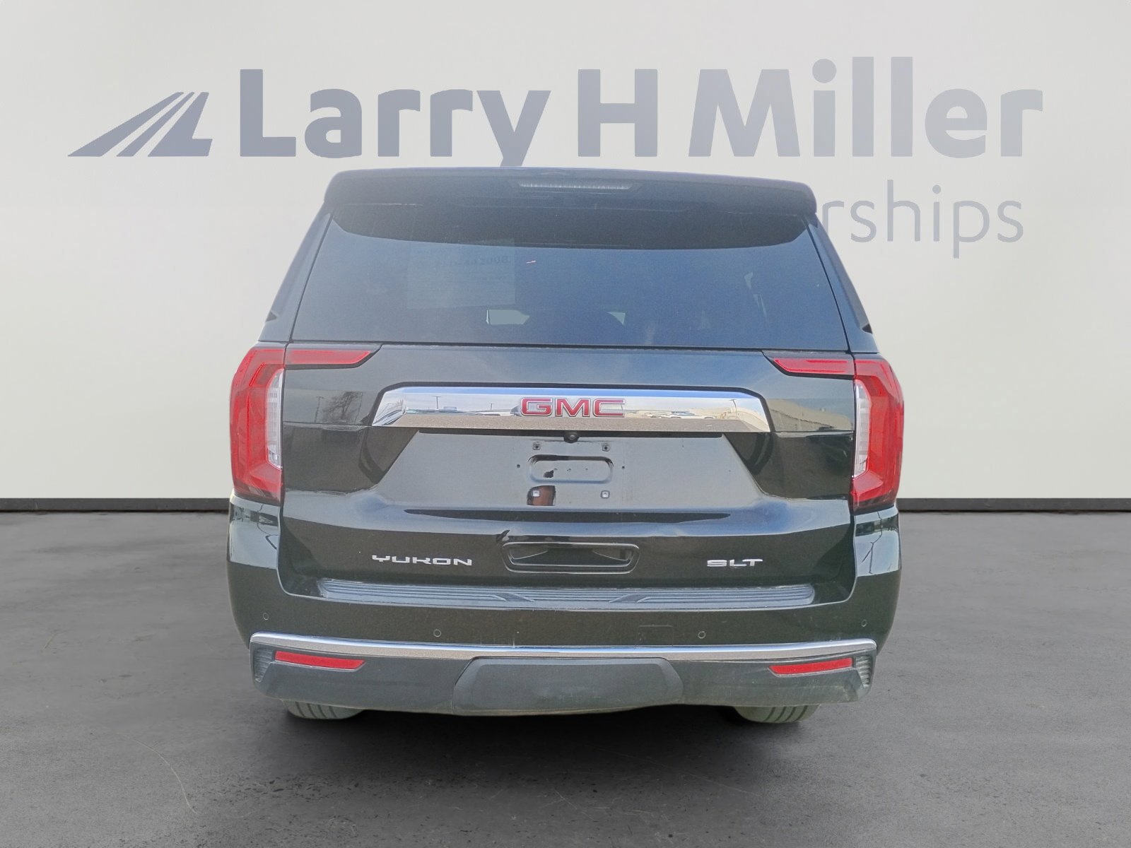 Used 2023 GMC Yukon XL SLT image 4