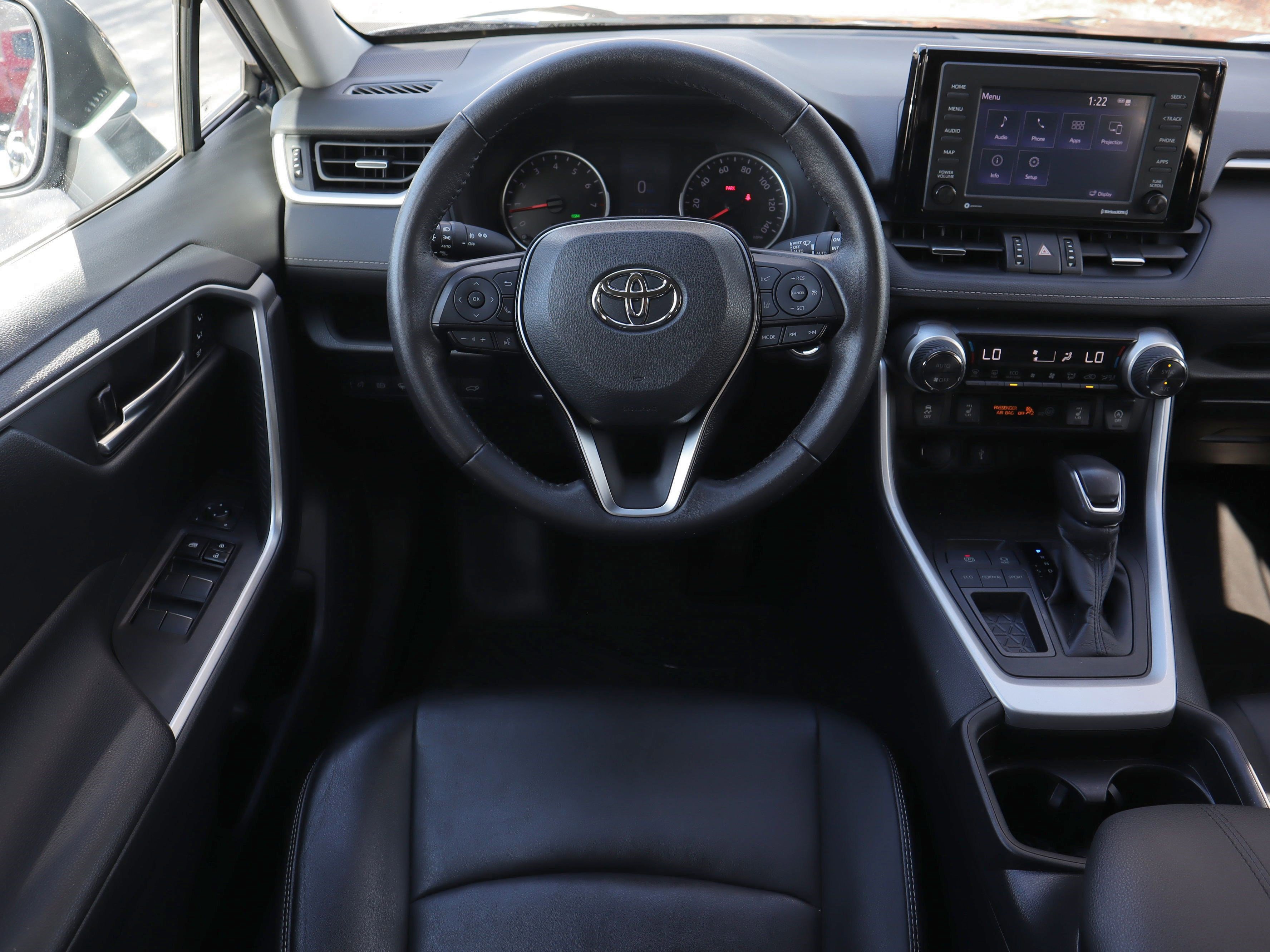Used 2021 Toyota RAV4 XLE Premium image 28