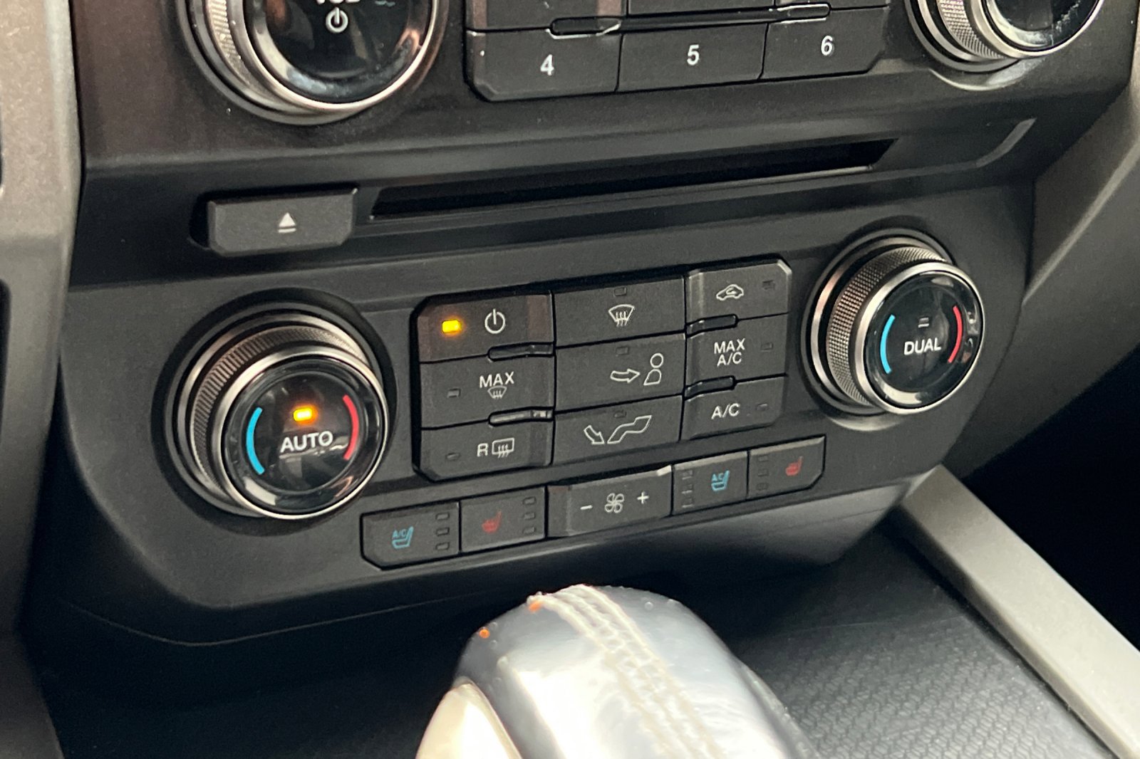 Used 2017 Ford F150 Raptor w/ Equipment Group 802A Luxury image 20