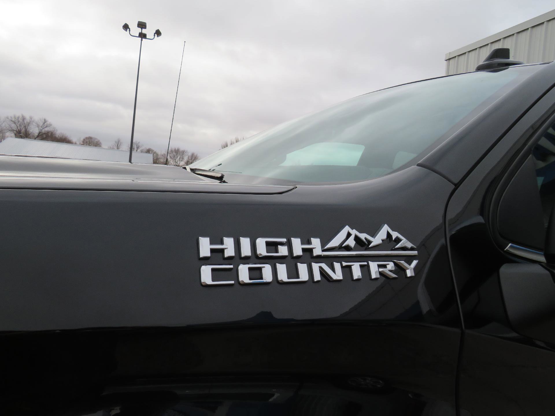 Used 2023 Chevrolet Silverado 1500 High Country w/ High Country Premium Package image 3