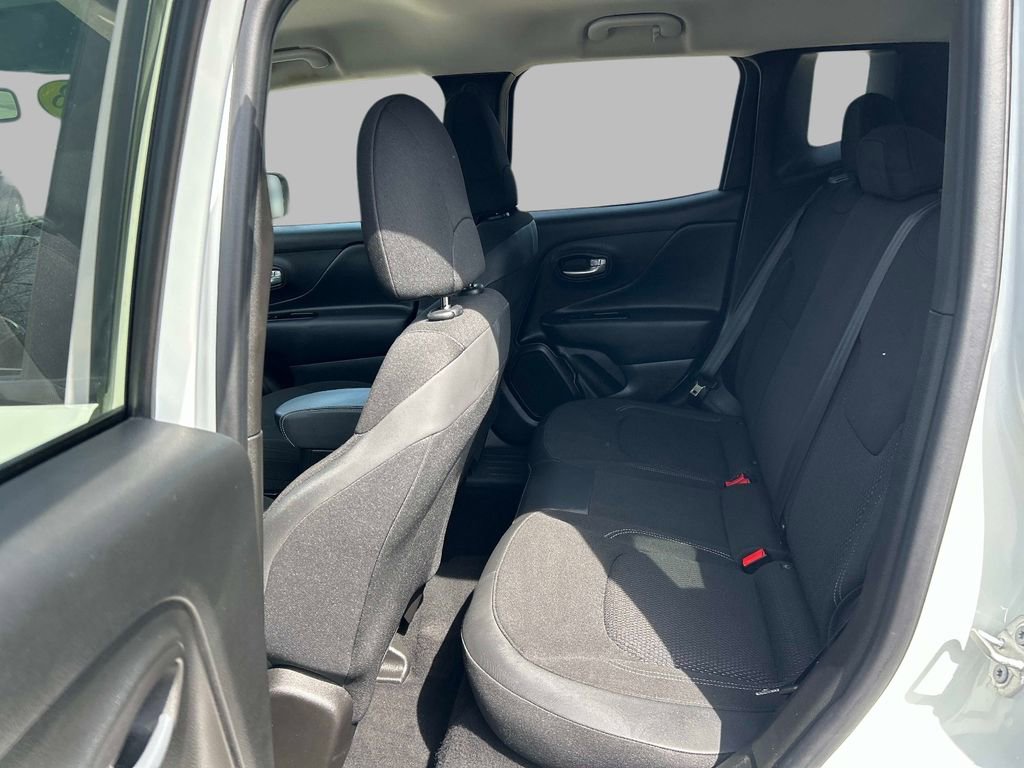 Certified 2023 Jeep Renegade Latitude w/ Premium Group image 13