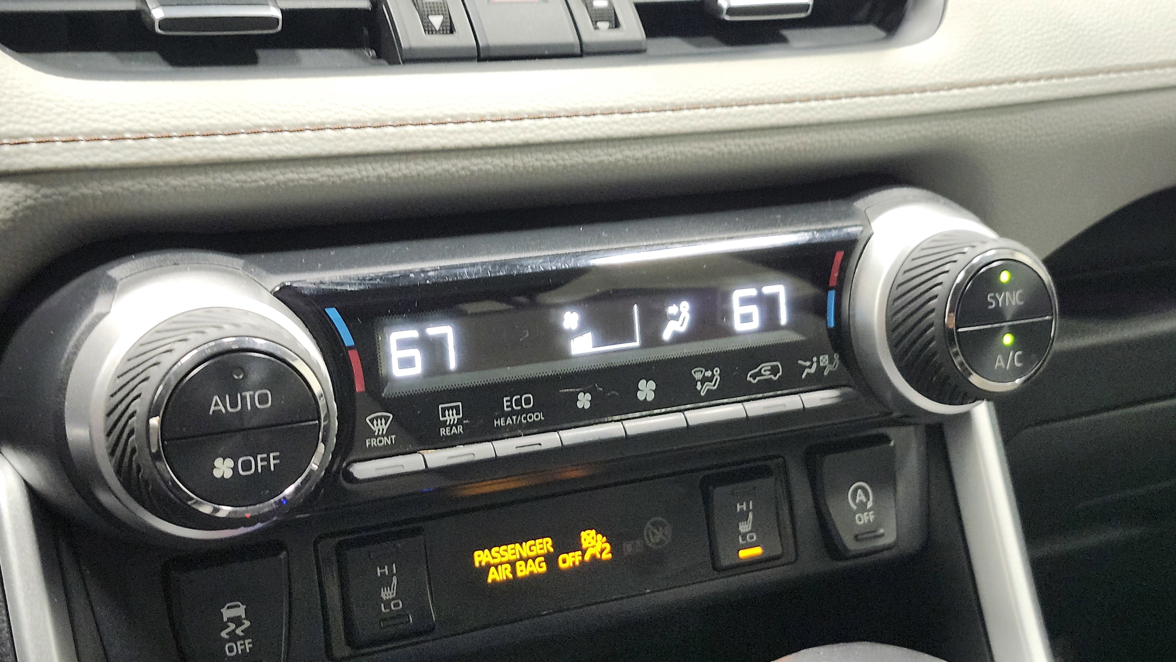 Used 2020 Toyota RAV4 XLE Premium image 30