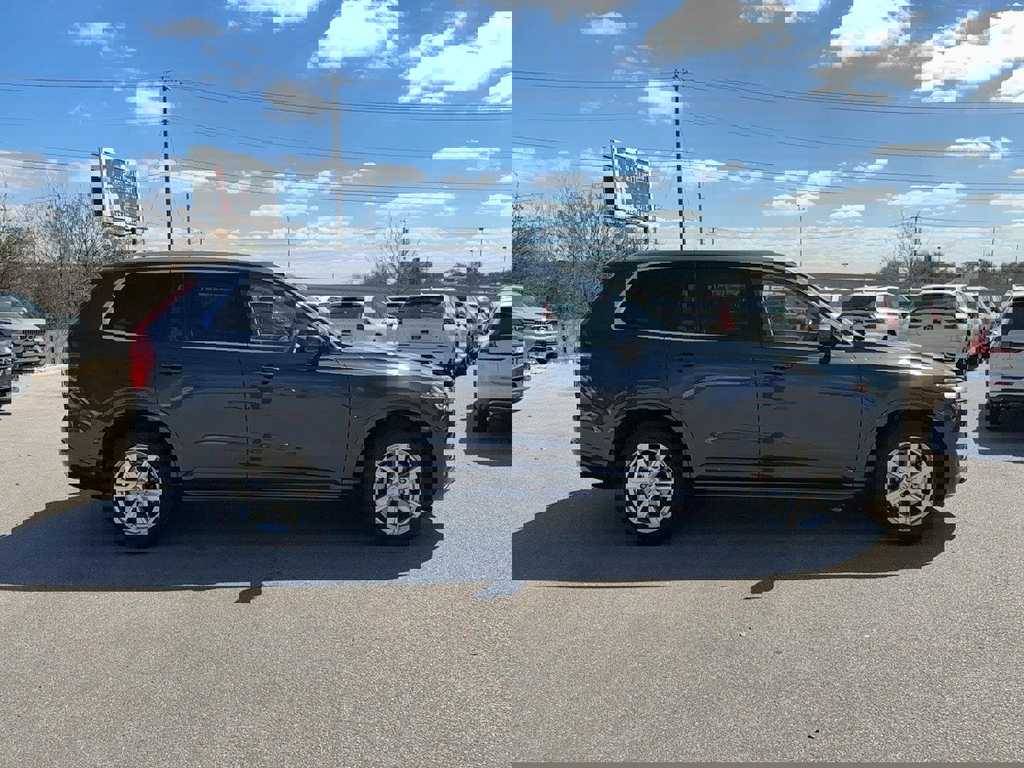 Used 2021 Volvo XC90 T5 Momentum w/ Protection Package Premier image 6