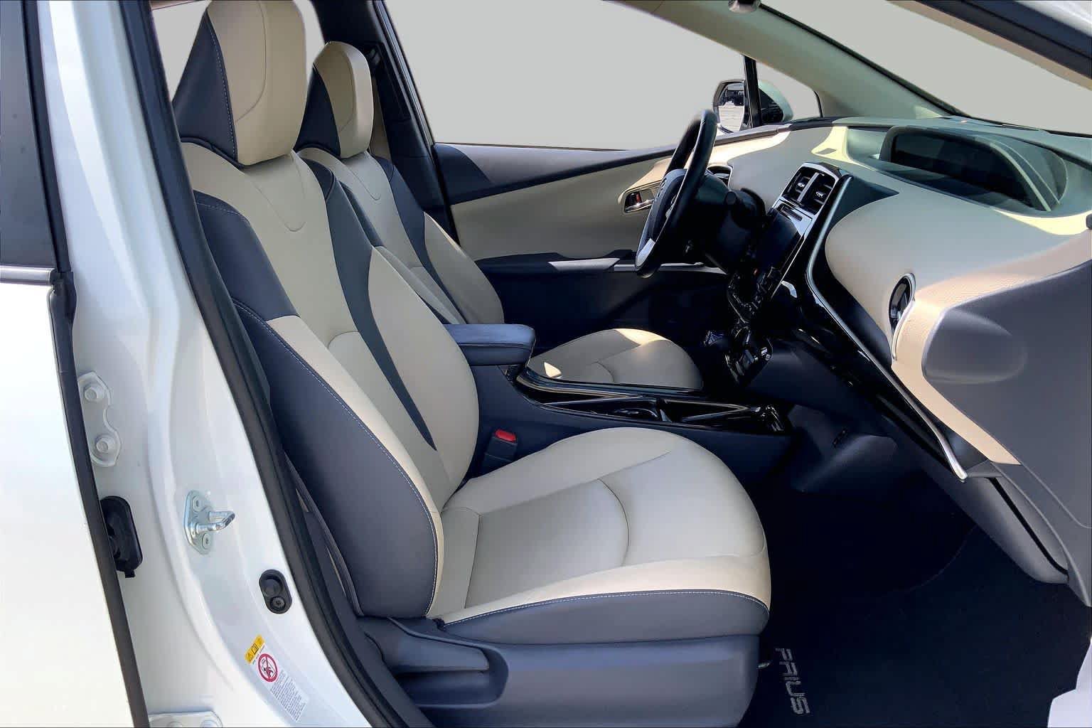 Used 2017 Toyota Prius Four w/ Advanced Technology Package FWD image 9