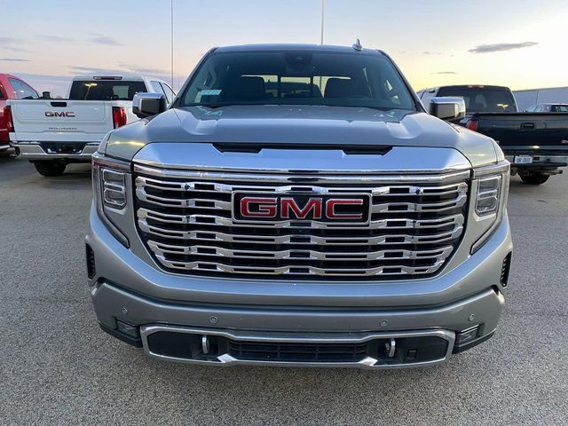 Used 2024 GMC Sierra 1500 Denali w/ Technology Package AWD/4WD image 3
