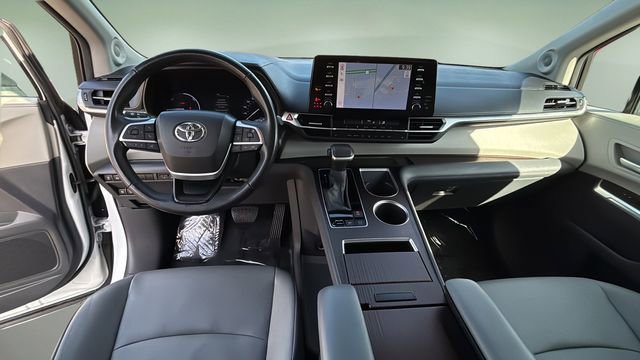 Used 2023 Toyota Sienna XLE w/ XLE Plus Package image 16