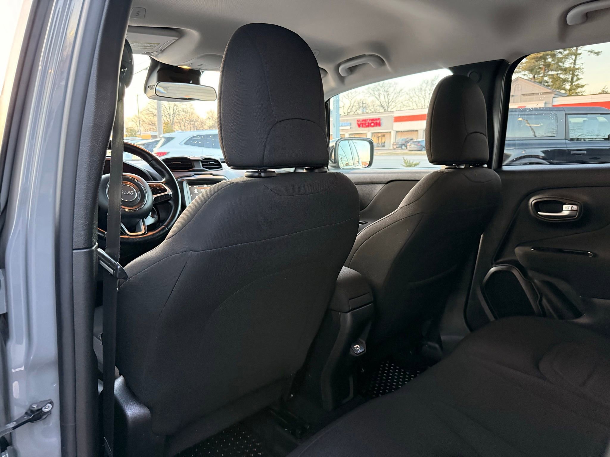 Used 2019 Jeep Renegade Latitude w/ Cold Weather Group image 38
