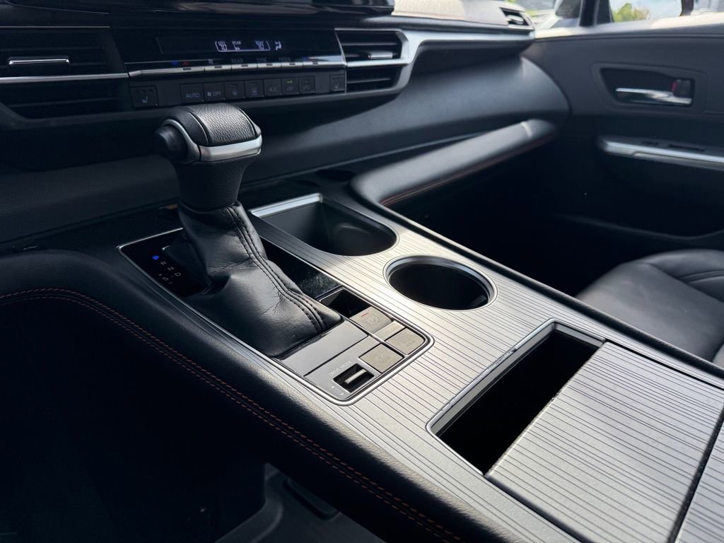 Used 2022 Toyota Sienna XSE image 21