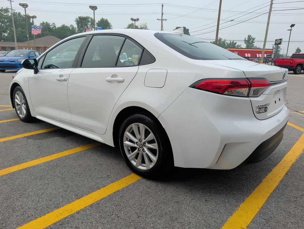 Used 2023 Toyota Corolla LE w/ LE Convenience Package FWD image 5