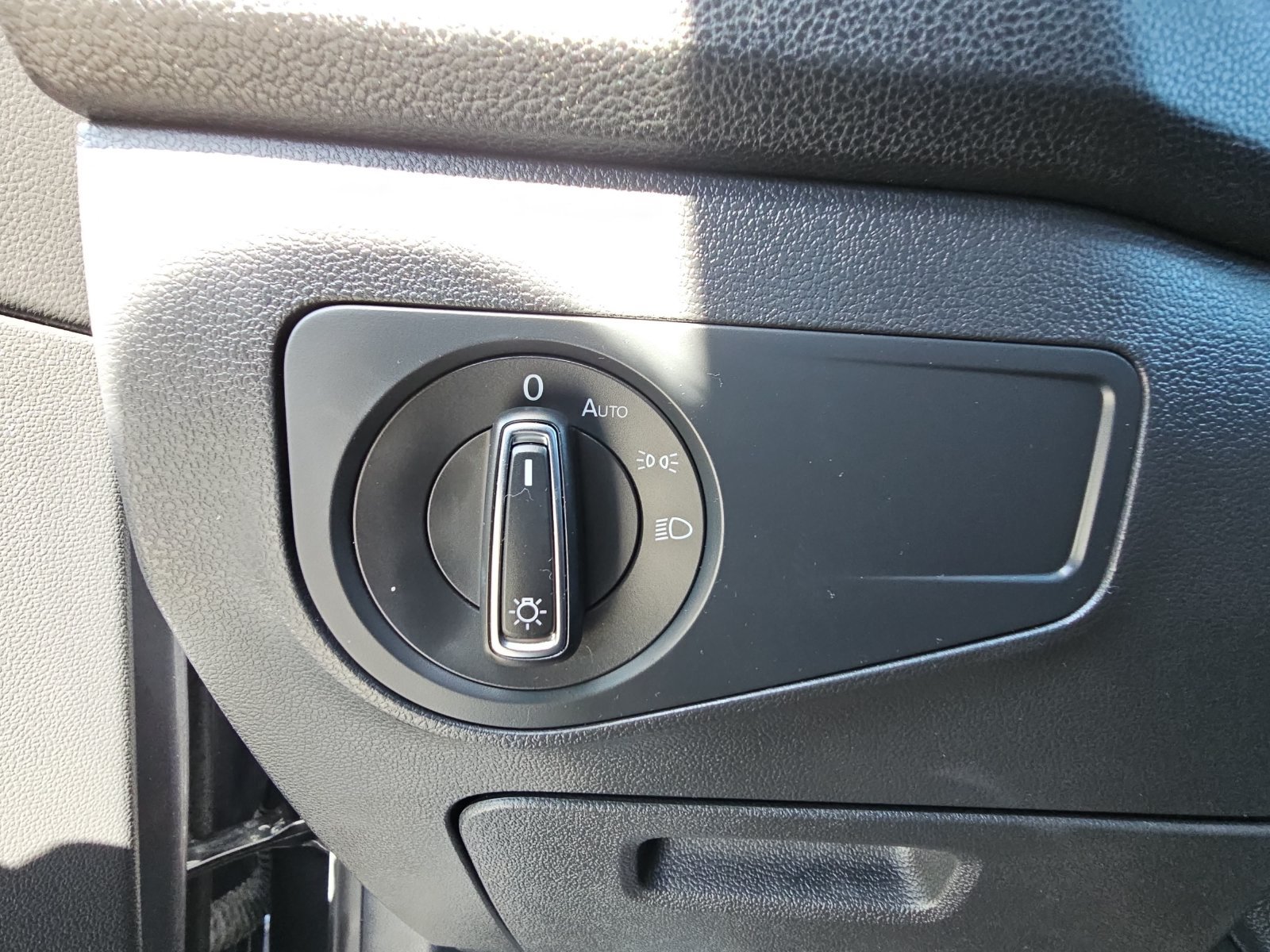 Certified 2024 Volkswagen Tiguan SE R-Line FWD image 27
