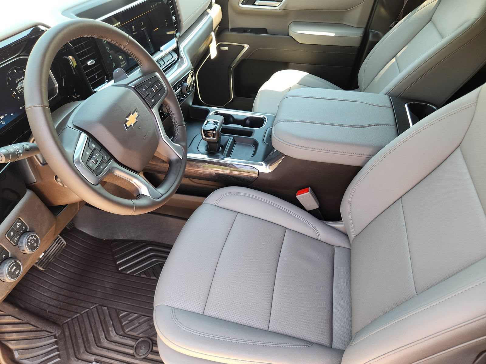 New 2026 Chevrolet Silverado 1500 LTZ w/ LTZ Premium Package AWD/4WD image 13