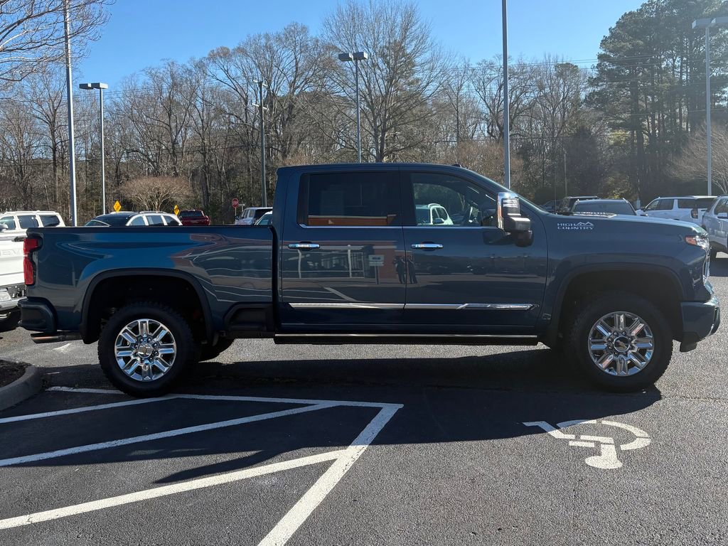 Used 2025 Chevrolet Silverado 2500 High Country w/ Technology Package image 4