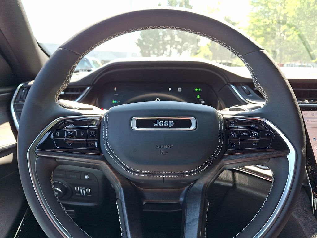 Certified 2023 Jeep Grand Cherokee Overland w/ Luxury Tech Group IV AWD/4WD image 19