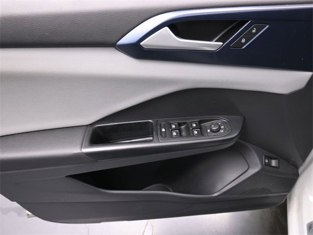 Used 2023 Volkswagen Taos SE w/ Panoramic Sunroof Package image 13