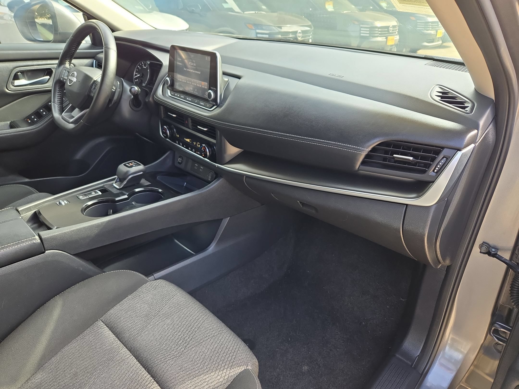 Certified 2025 Nissan Rogue SV FWD image 29